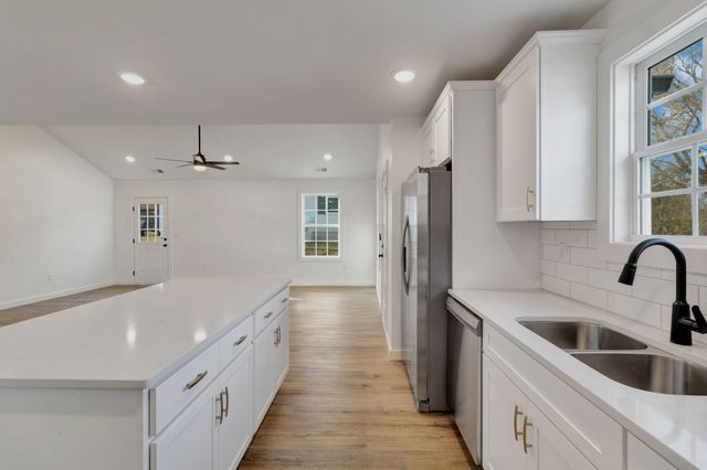 138 Greentop St, Hartsville, TN 37074