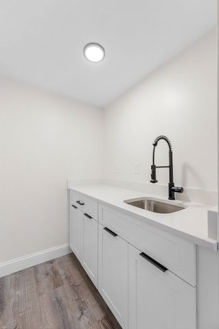 29 Rockway Rd, Peabody, MA 01960