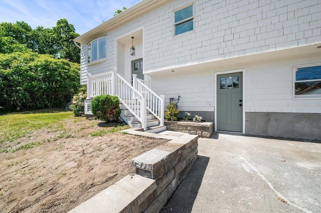 29 Rockway Rd, Peabody, MA 01960