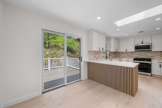 29 Rockway Rd, Peabody, MA 01960