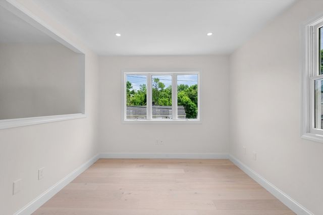 29 Rockway Rd, Peabody, MA 01960