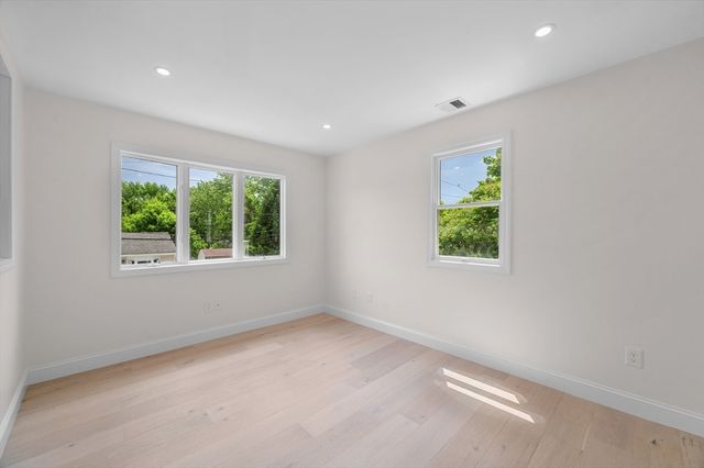 29 Rockway Rd, Peabody, MA 01960