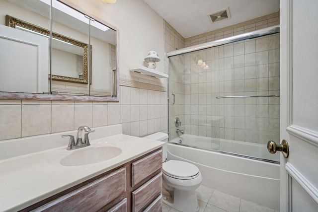 3373 Brook Road, Highland Park, IL 60035