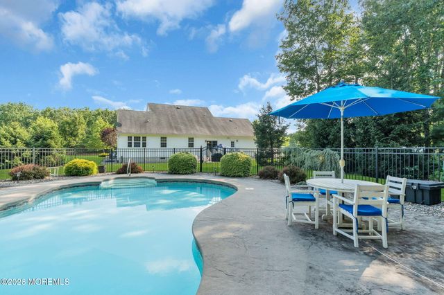 35 Aidan Lane, Jackson, NJ 08527