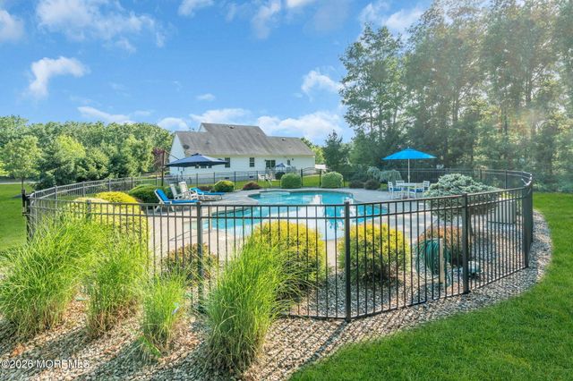 35 Aidan Lane, Jackson, NJ 08527
