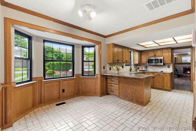 6204 E 77th Place, Tulsa, OK 74136
