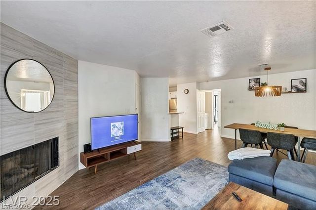 5042 South Rainbow Boulevard 103, Las Vegas, NV 89118