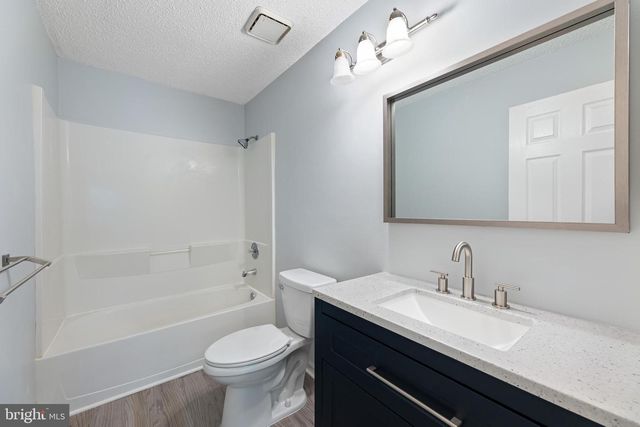 9 MULBERRY CT, Hamilton, NJ 08619