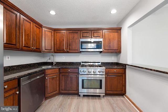 9 MULBERRY CT, Hamilton, NJ 08619
