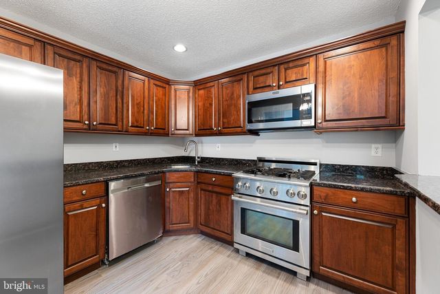 9 MULBERRY CT, Hamilton, NJ 08619