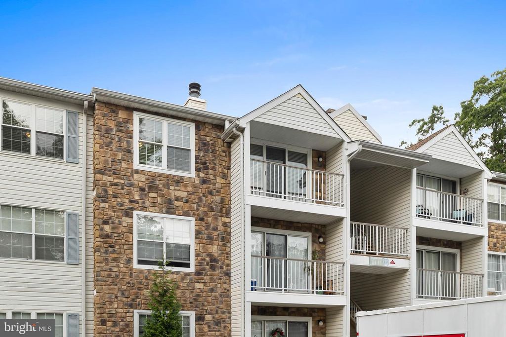 9 MULBERRY CT, Hamilton, NJ 08619