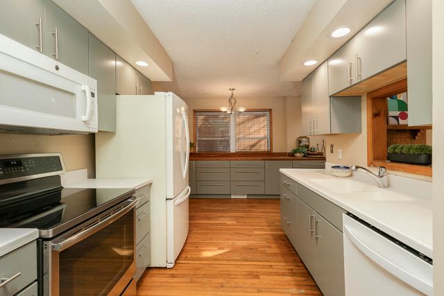 626 E 11th Street, Springfield, MO 65807