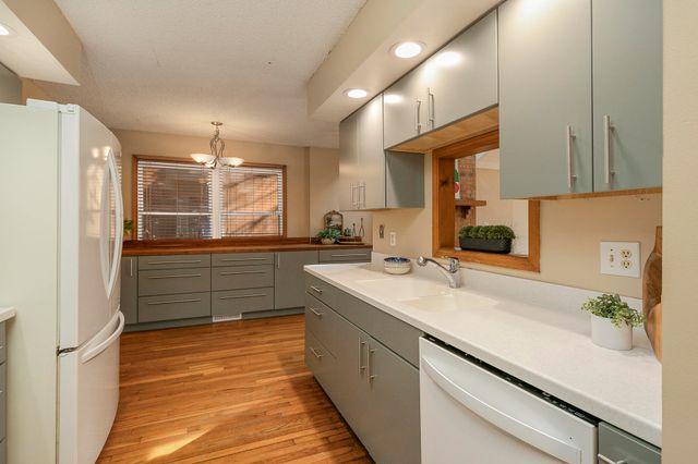 626 E 11th Street, Springfield, MO 65807