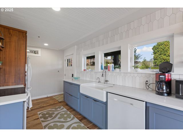 4692 Ne I Ave, Neotsu, OR 97364