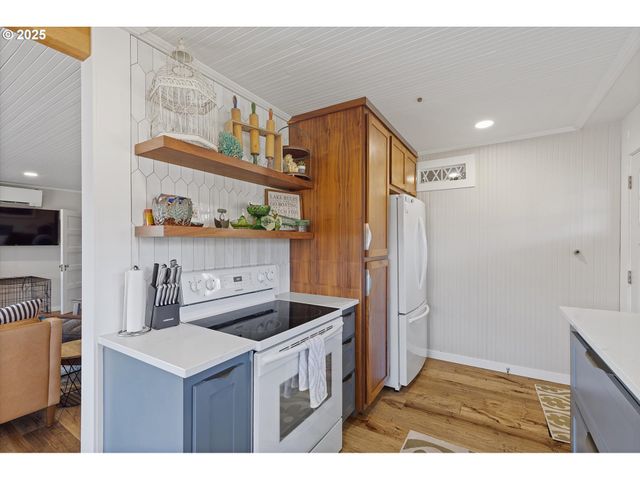 4692 Ne I Ave, Neotsu, OR 97364