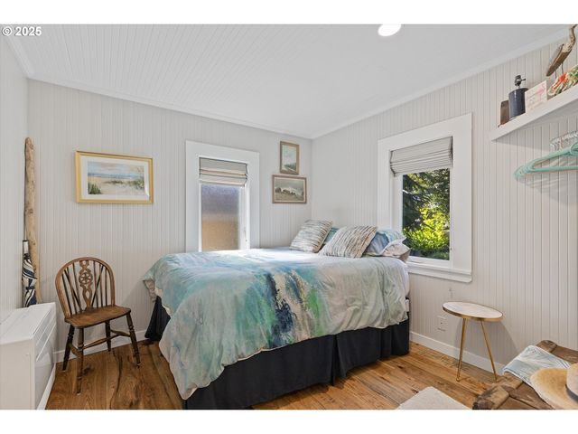 4692 Ne I Ave, Neotsu, OR 97364