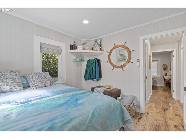 4692 Ne I Ave, Neotsu, OR 97364