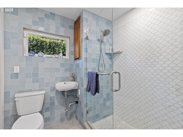 4692 Ne I Ave, Neotsu, OR 97364