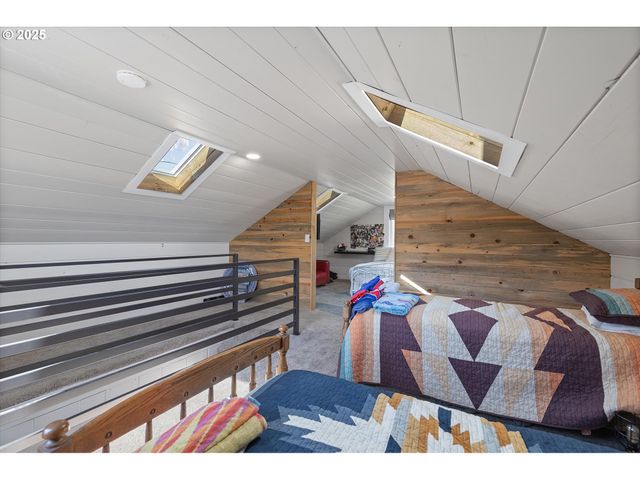 4692 Ne I Ave, Neotsu, OR 97364