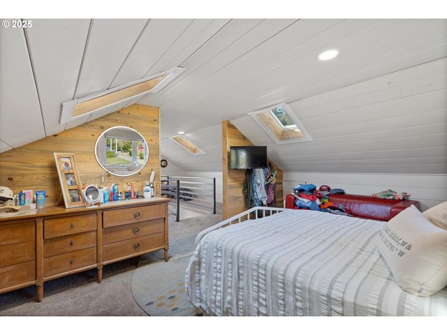 4692 Ne I Ave, Neotsu, OR 97364