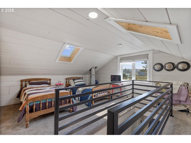 4692 Ne I Ave, Neotsu, OR 97364