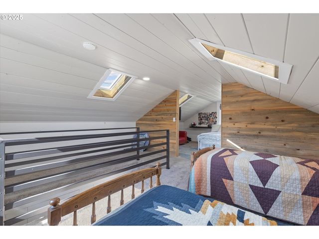 4692 Ne I Ave, Neotsu, OR 97364