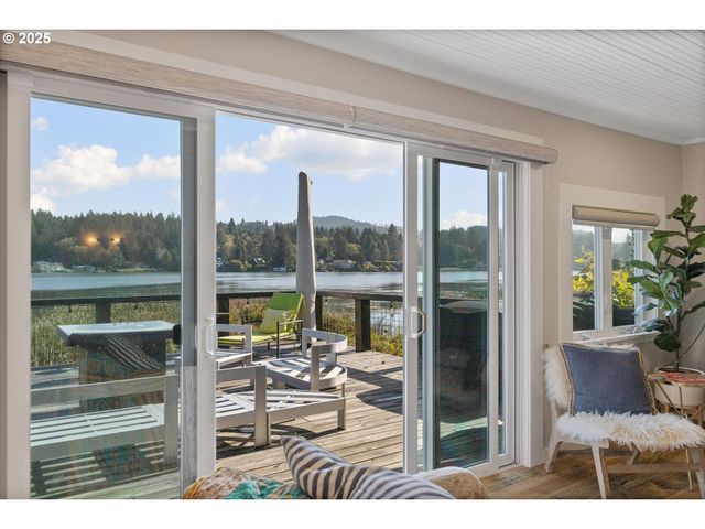 4692 Ne I Ave, Neotsu, OR 97364