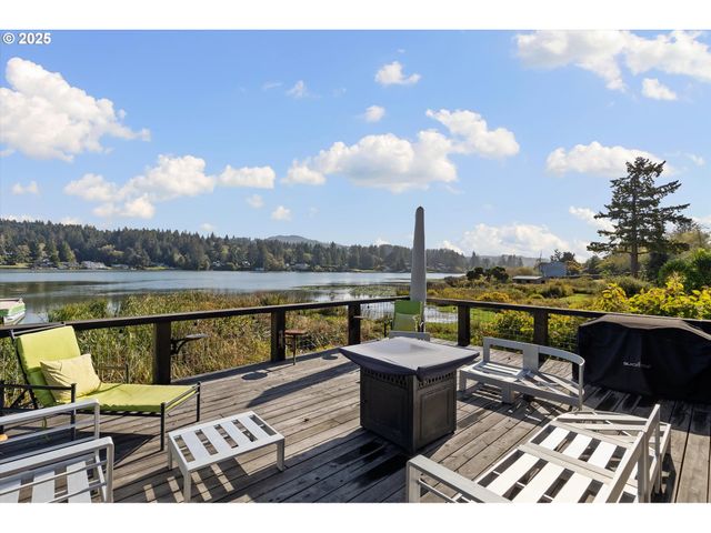 4692 Ne I Ave, Neotsu, OR 97364