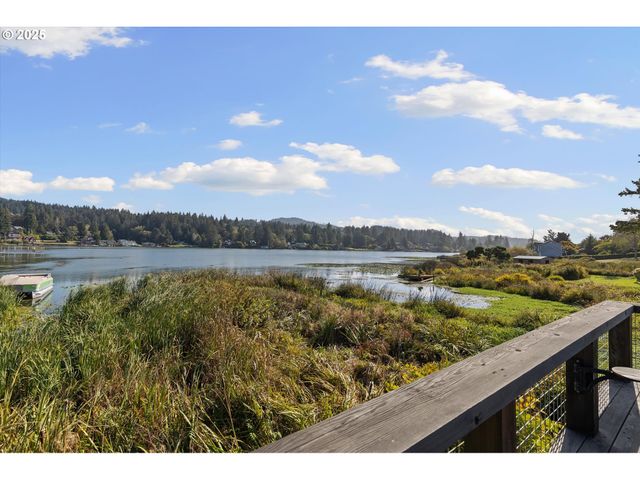 4692 Ne I Ave, Neotsu, OR 97364