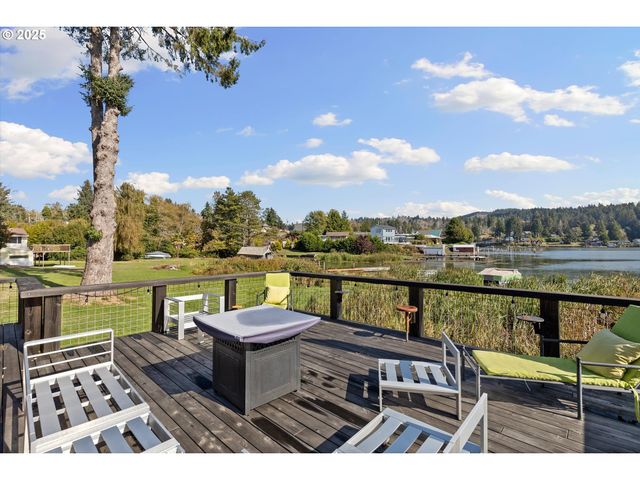 4692 Ne I Ave, Neotsu, OR 97364