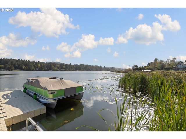 4692 Ne I Ave, Neotsu, OR 97364