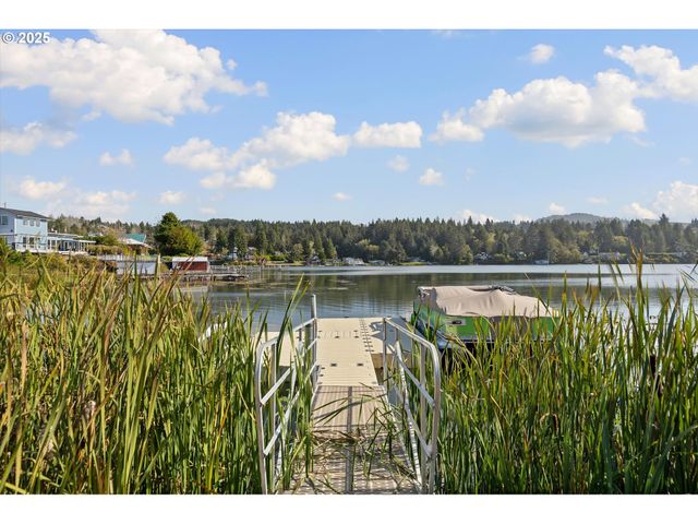 4692 Ne I Ave, Neotsu, OR 97364