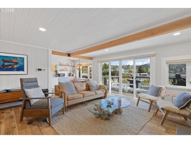 4692 Ne I Ave, Neotsu, OR 97364