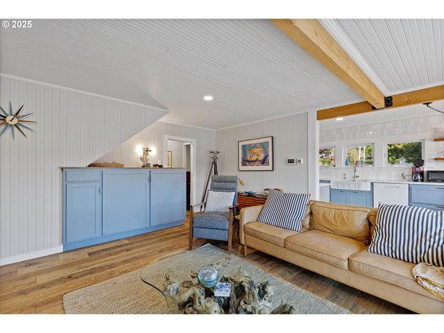 4692 Ne I Ave, Neotsu, OR 97364