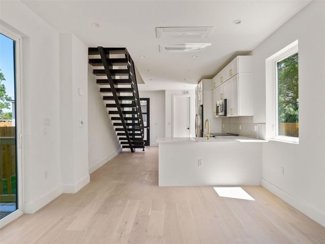 2609 Davis LN 2, Austin, TX 78745