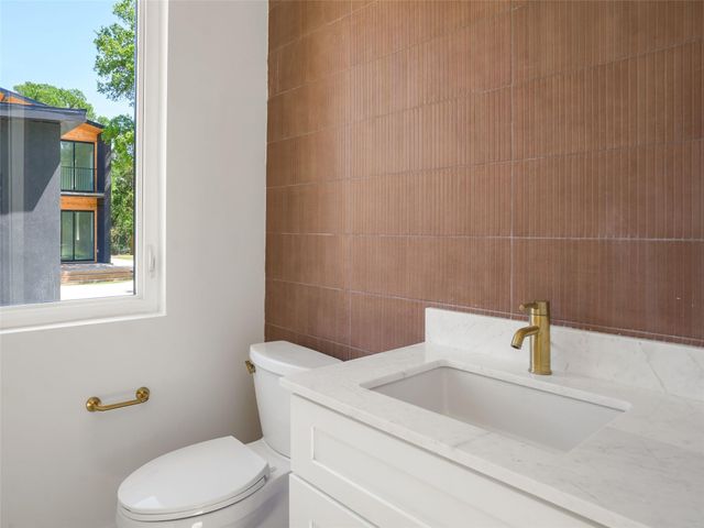 2609 Davis LN 2, Austin, TX 78745