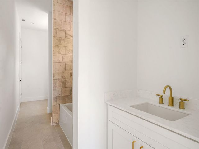 2609 Davis LN 2, Austin, TX 78745