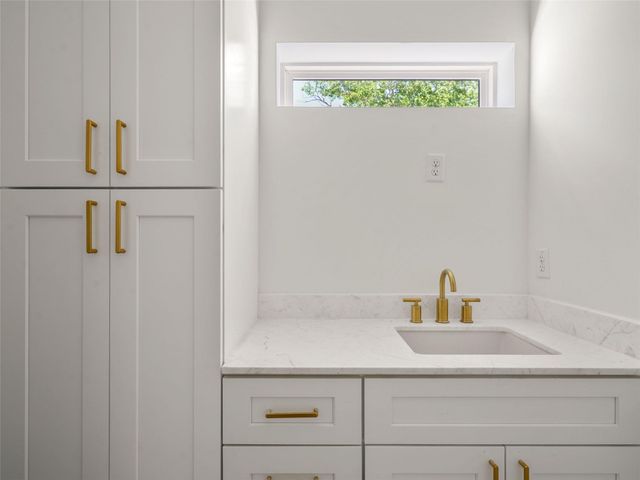 2609 Davis LN 2, Austin, TX 78745