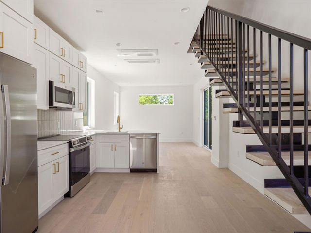 2609 Davis LN 2, Austin, TX 78745