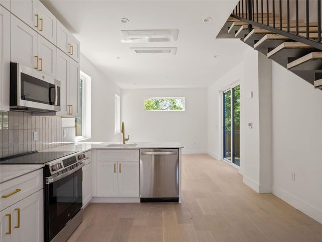 2609 Davis LN 2, Austin, TX 78745