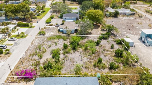4211 Mariner LN, Bonita Springs, FL 34134
