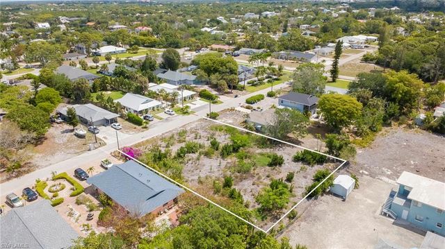 4211 Mariner LN, Bonita Springs, FL 34134