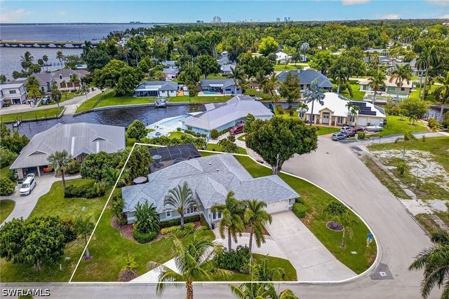 8390 Riviera AVE, Fort Myers, FL 33919
