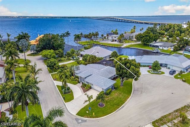 8390 Riviera AVE, Fort Myers, FL 33919