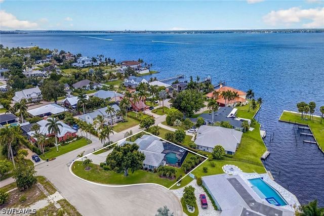 8390 Riviera AVE, Fort Myers, FL 33919