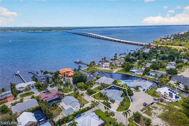8390 Riviera AVE, Fort Myers, FL 33919