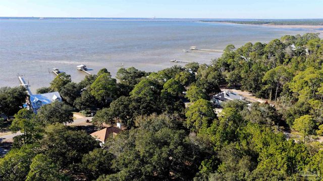 2018 Eventide Rd, Milton, FL 32583