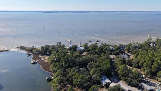 2018 Eventide Rd, Milton, FL 32583