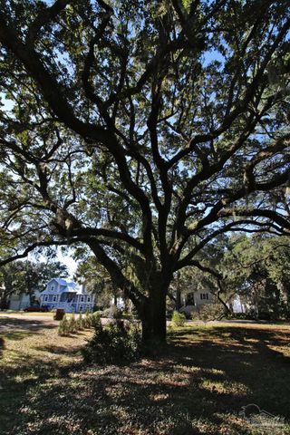 2018 Eventide Rd, Milton, FL 32583