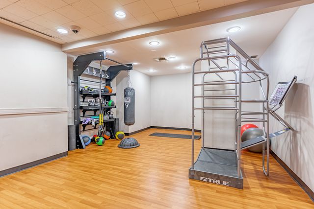 211 E ohio Street 2514, Chicago, IL 60611